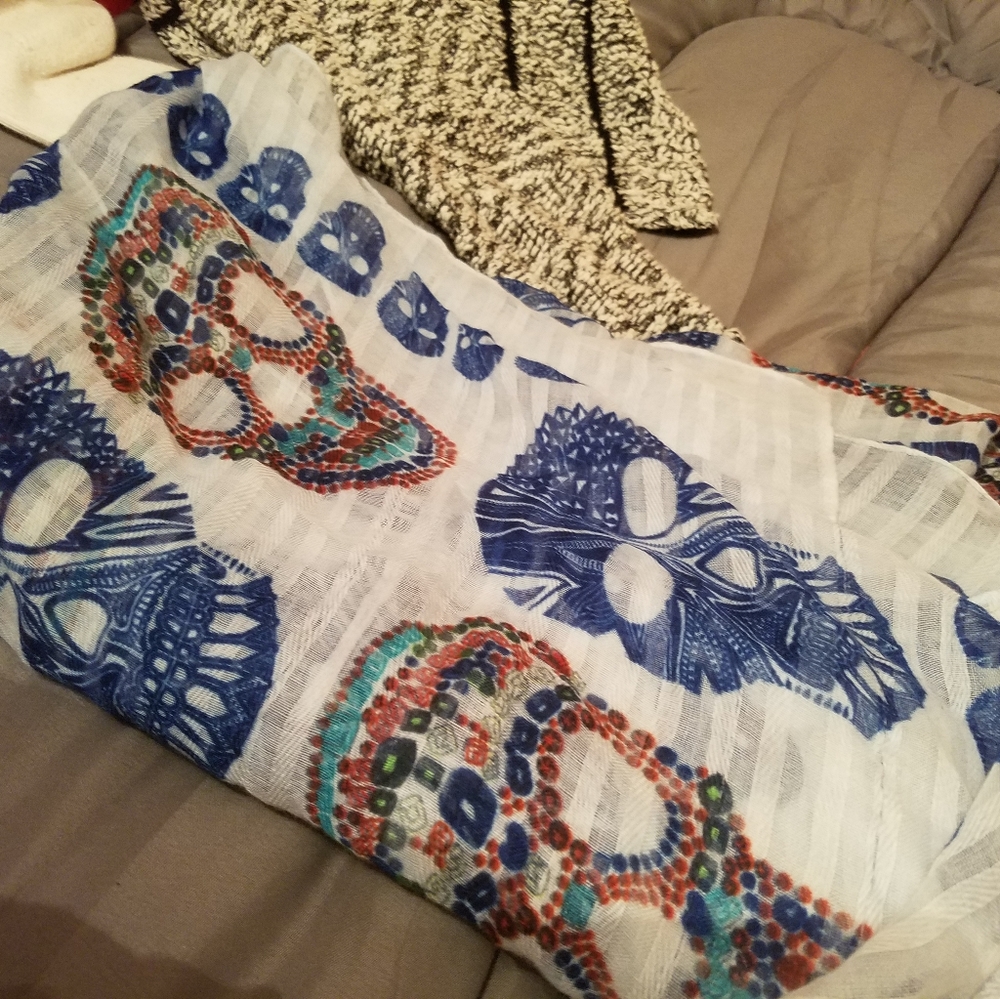 Skull scarf